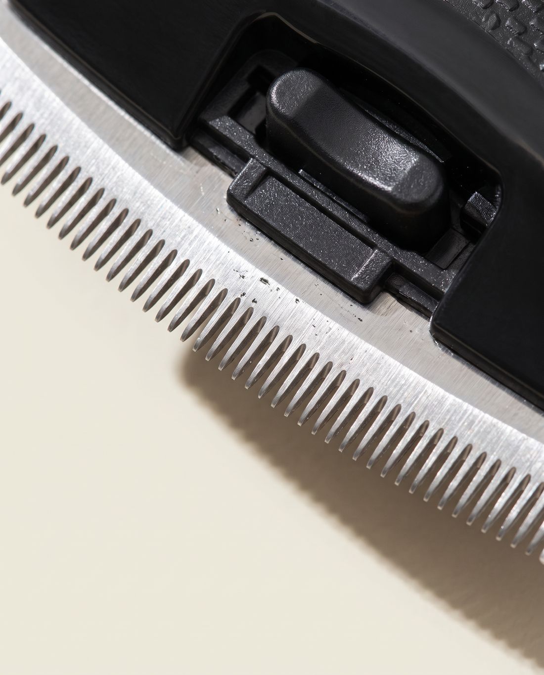Douvo — Brosse à sous-poil professionnelle